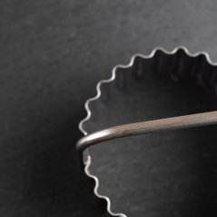 Vykrajovátko vlnkované kolečko 7 cm s držadlem